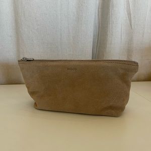 NWT Baggu Small Leather Cosmetic Pouch in Dune Suede